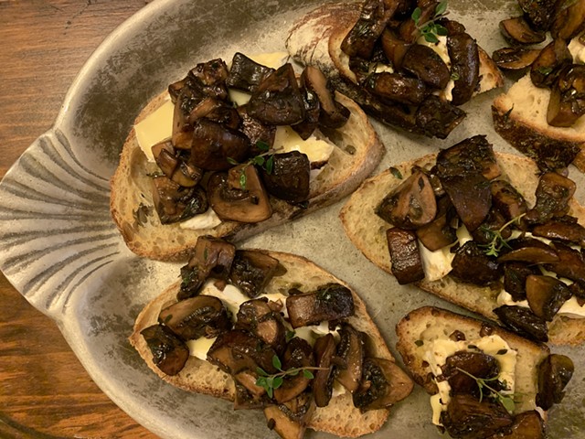 Mushrooms and cheese on toast - MELISSA PASANEN ©️ SEVEN DAYS