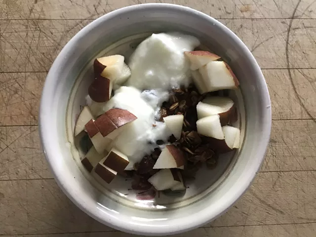 Backdoor Bread granola with yogurt and pears - SALLY POLLAK ©️ SEVEN DAYS