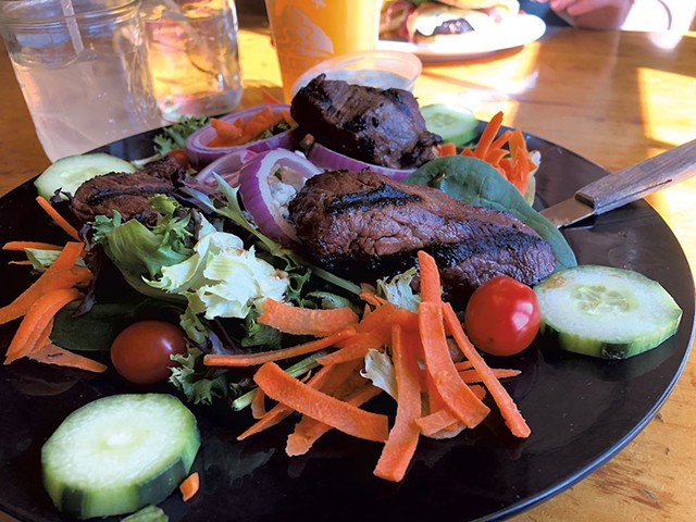 Steak tip salad - JORDAN BARRY ©️ SEVEN DAYS