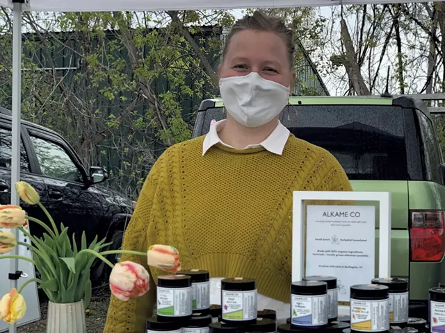 Rachael Keener of ALKAME CO at the Burlington Farmers Market - JORDAN BARRY ©️ SEVEN DAYS
