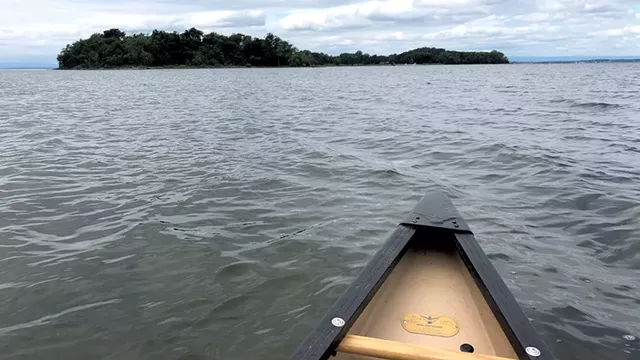 Canoeing to Burton Island - JORDAN BARRY ©️ SEVEN DAYS