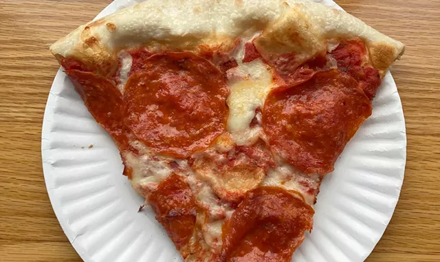 Manhattan Pizza & Pub - BRYAN PARMELEE ©️ SEVEN DAYS