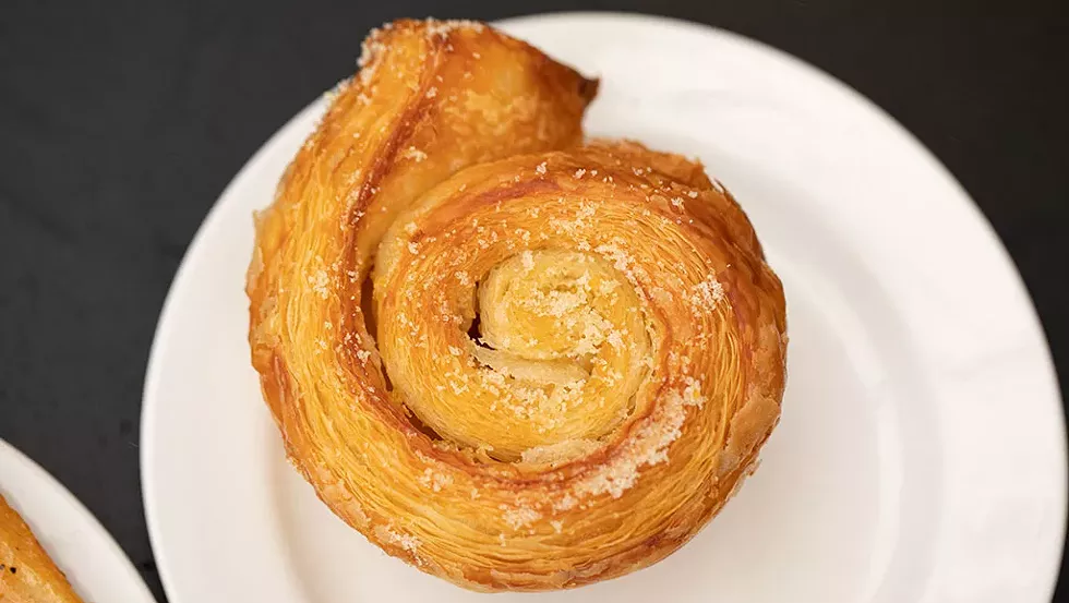 Delicioso pastel de naranja en Black Cap Coffee & Bakery - CAT CUTILLO