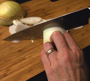 Thinly sliced onions - SAM SIMON