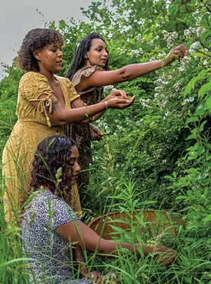 SUSU CommUNITY Farm cofounders Amber Arnold (bottom) and naomi doe moody (top) with field and farm director Kyana Ferro - JUANCARLOS GONZALEZ