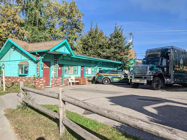 Vermont State Police at the Swiss Host Motel in South Burlington, the scene of a shooting Sunday night - COURTNEY LAMDIN ©️ SEVEN DAYS