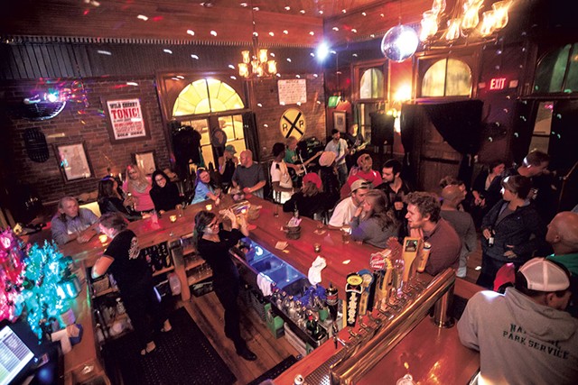 The bar at Windsor Station Restaurant &amp; Barroom - TOM MCNEILL