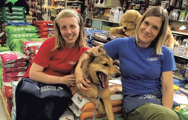 Alissa Kline, Kaia and Shana Mleko at Pet Food Warehouse - MATTHEW THORSEN