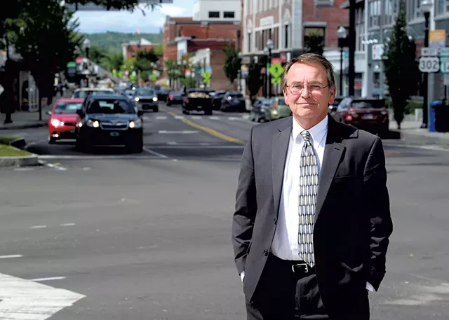Barre Mayor Thom Lauzon - JEB WALLACE-BRODEUR