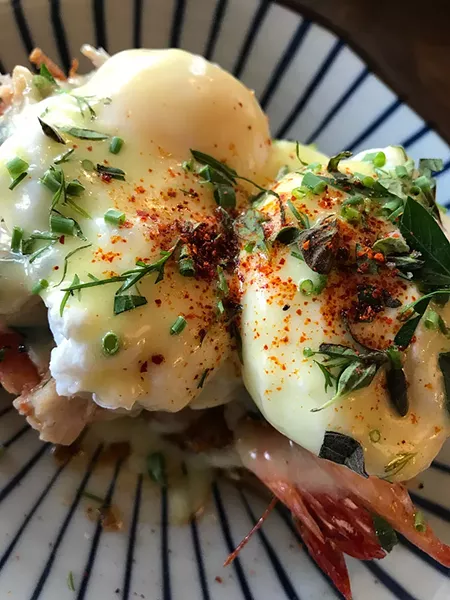 Eggs Benedict at Misery Loves Co. - SUZANNE M. PODHAIZER