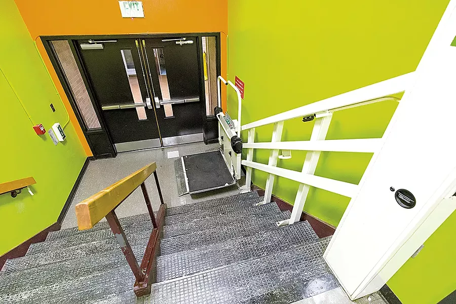 A lift at the high school - OLIVER PARINI