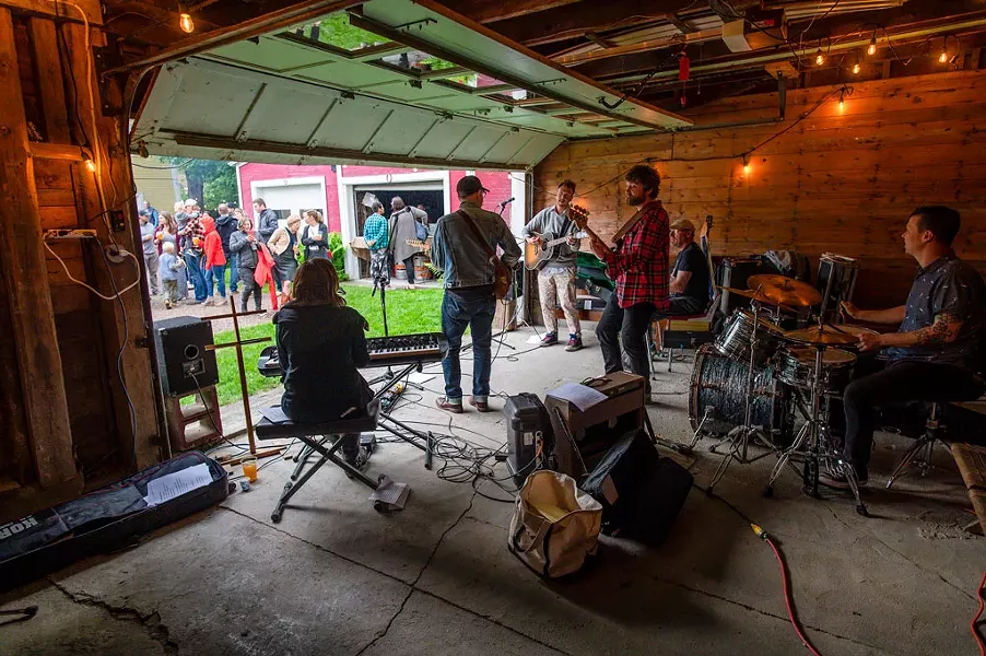 Brett Hughes and Ryan Miller (center) performing at 18 Elm - GLENN RUSSELL