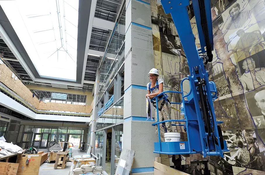 Sarah-Lee Terrat working on her atrium - JEB WALLACE-BRODEUR