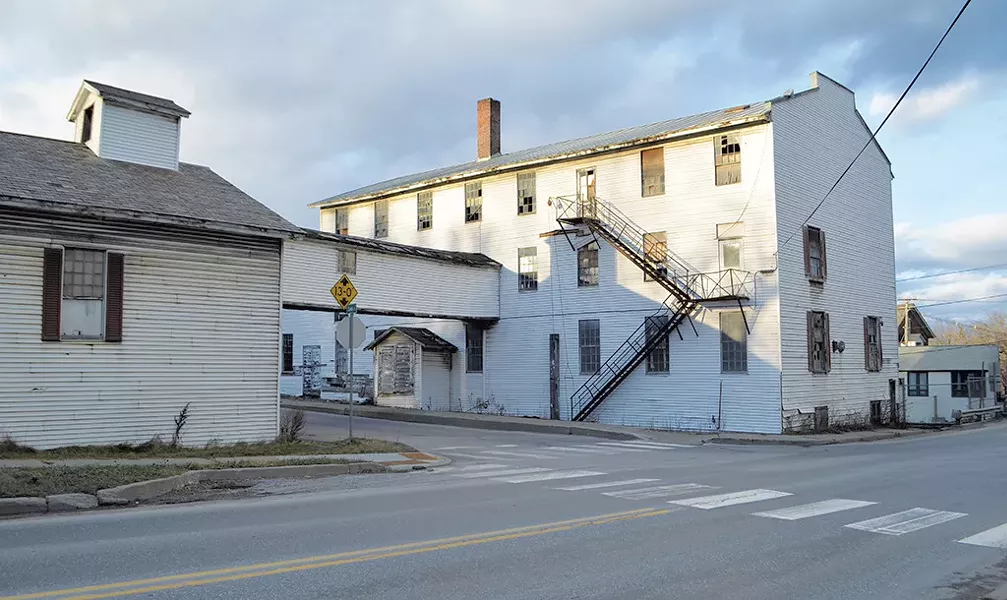 Vacant 19th-century buildings - KEN PICARD