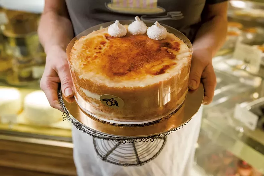 Crème brûlée cake at Mirabelles - OLIVER PARINI