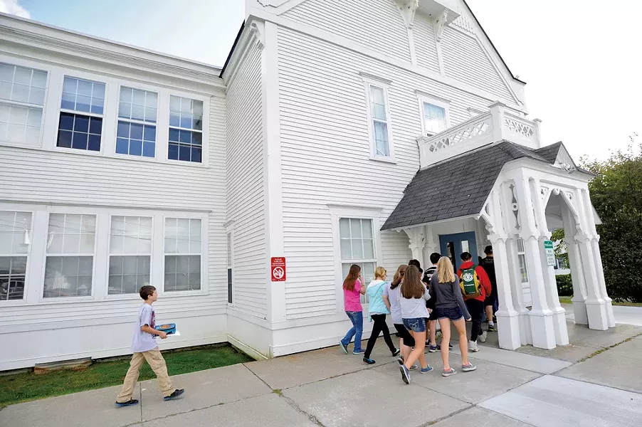 Students arriving at Craftsbury Academy - JEB WALLACE-BRODEUR
