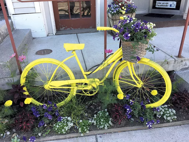 Décor on Vergennes Main Street - PAMELA POLSTON