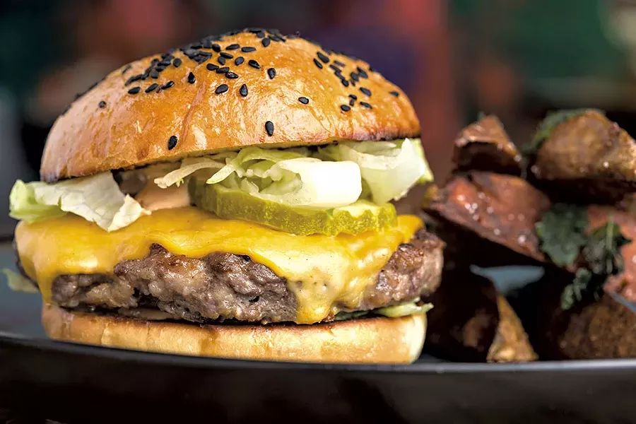 400 Burger at ArtsRiot - OLIVER PARINI