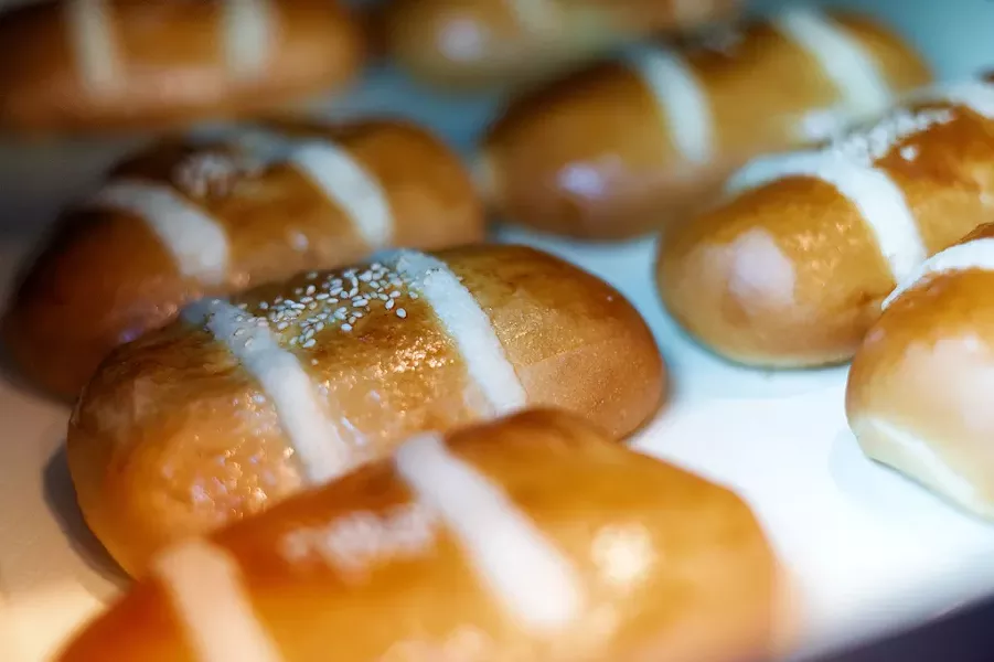 Coconut buns - DARIA BISHOP