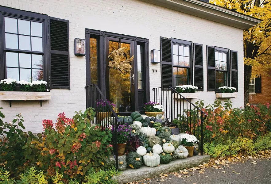 Nikki VanVoorhis and Matt Tashjian’s - decorated front stoop on Central Street - in Woodstock - COURTESY OF JESSICA NOTARGIACOMO