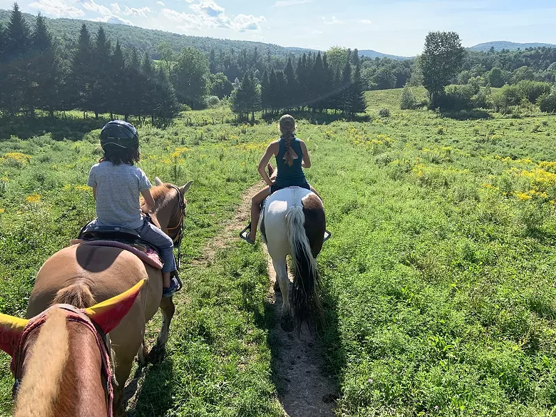 Horseback rides through the seasons with Lajoie Stables - KEN PICARD ©️ SEVEN DAYS