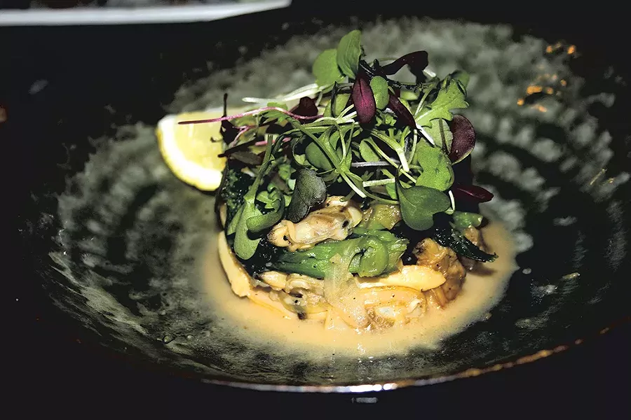 Clams and broccoli - SUZANNE PODHAIZER