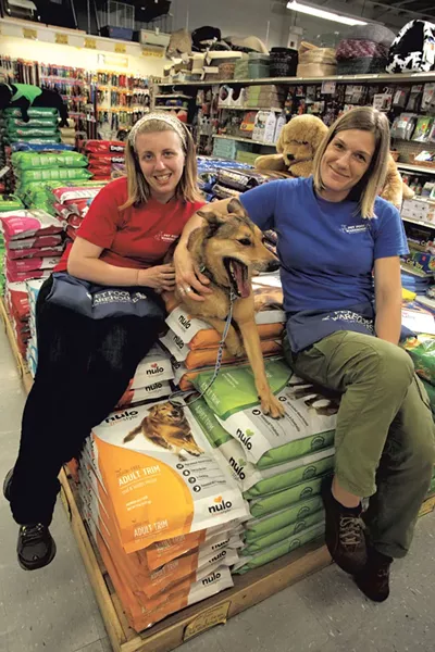Alissa Kline, Kaia and Shana Mleko at Pet Food Warehouse - MATTHEW THORSEN