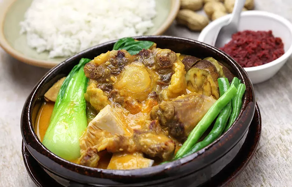 Kare-kare, Filipino oxtail stew - © PPY2010HA | DREAMSTIME