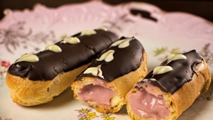 Raspberry &Eacute;clairs: A fancy treat for Valentine's Day