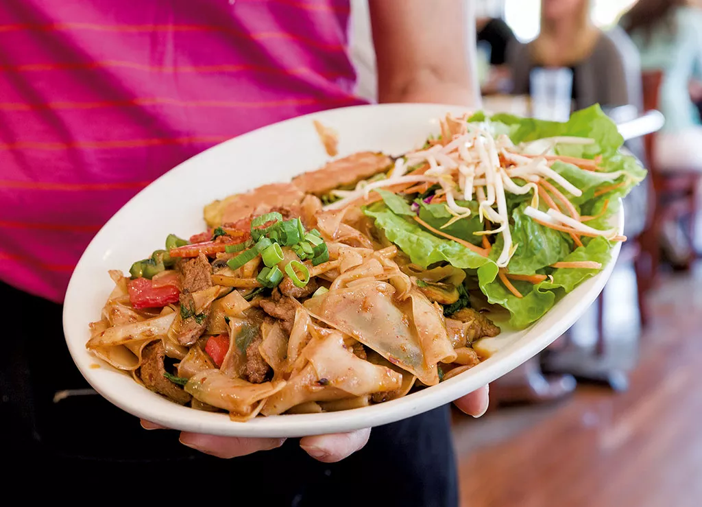 thai food drunken noodles near me