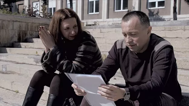 Documentarul „colectiv” românesc oferă o privire mai atentă asupra prăbușirii încrederii publice | Recenzii de filme + TV | sapte zile Documentarul „colectiv” românesc oferă o privire mai atentă asupra prăbușirii încrederii publice | Recenzii de filme + TV | sapte zile