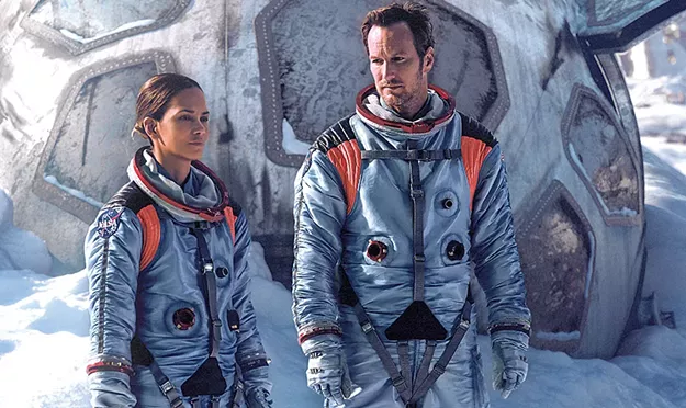 Roland Emmerich's Disaster Epic 'Moonfall' Is One of the Most Ridiculous Things You Can Stream Right Now - Vimarsana News