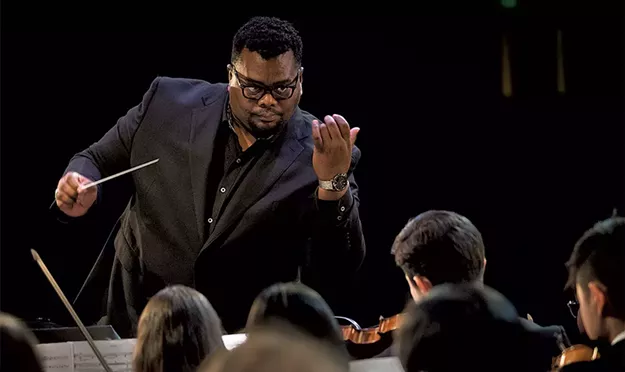 Acclaimed Guest Conductor Anthony Parnther Helms the VSO's 'Holiday Pops' Concerts - Vimarsana News