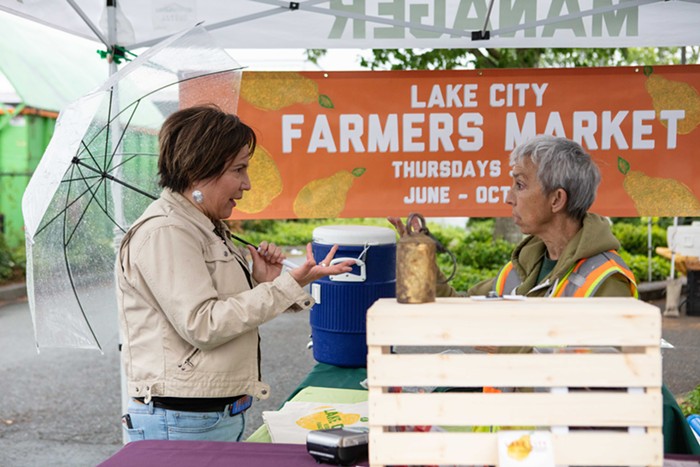 Juarez chatting with Molly Burke, the manager of the Lake City Farmers Market.