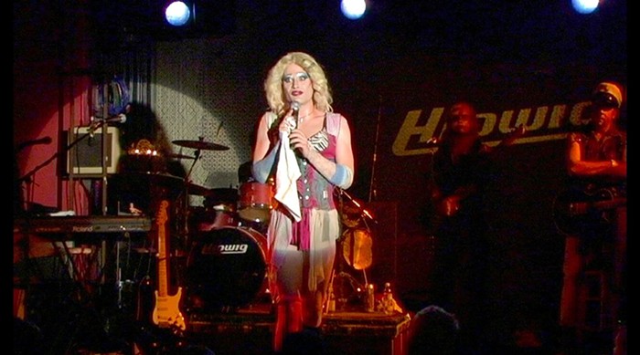 Nick playing Hedwig at Re-bar, which is an ideal venue for Hedwig. Nick playing Hedwig at Re-bar, which is an ideal venue for Hedwig.