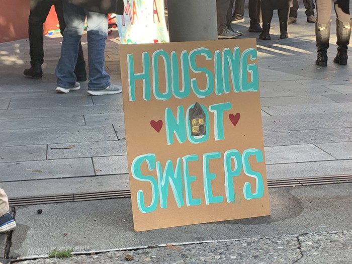 Slog AM: Bezos Sued by Former Housekeeper, Ex Prime Minister of Pakistan Shot, and a Rally to Stop the Sweeps