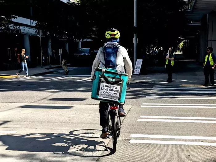 Slog AM: Marjorie Taylor Greene Is Out, Trump Has a New Crush, and the Olympic Pipeline Could Screw Over Your Holiday Plans 