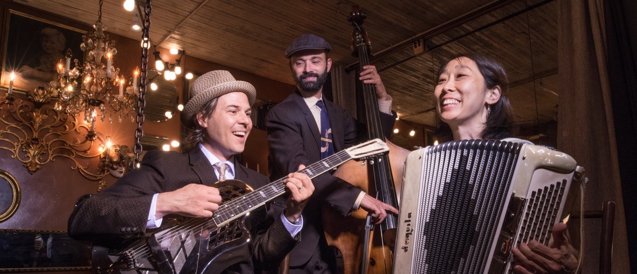 Bric A Brac Musette Trio At Pink Door In Seattle Wa On Thursdays
