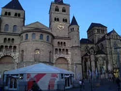 The crowds at the Trier Cathedral were underwhelming.