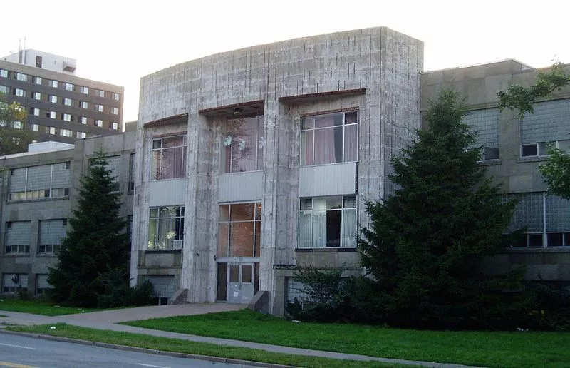 Want a bad bitch? Gotta have bricks. - VIA WIKIPEDIA