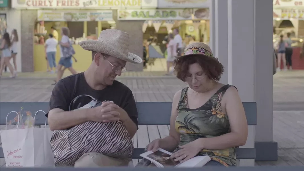 Scott and Dina take a trip to the shore.