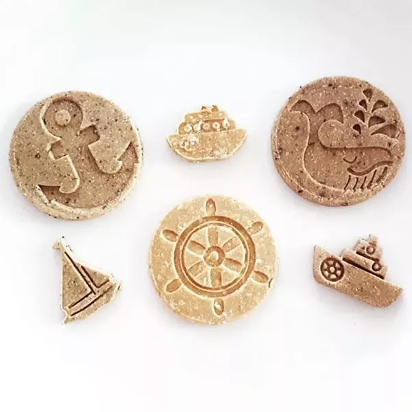 Your furry friend will enjoy the new line of nautical & Tall Ships snacks with the flavours of the East Coast: nutty oatcake, seafood chowder and blueberry grunt. - THE LITTLEST PET BAKERY