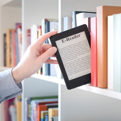 Print versus Plastic: UA Researchers Weigh the Benefits of E-Books