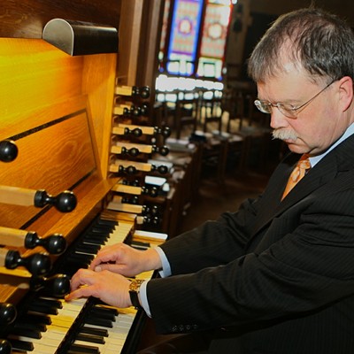 Organist Dana Robinson