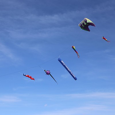 Dazzling the Eye: Bob Ray’s kites pepper the Tucson sky