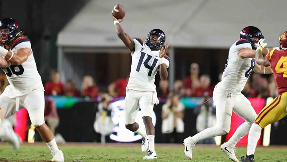 Arizona sophomore quarterback Khalil Tate goes deep with a pass against USC during the Wildcats 49-35 loss in 2017. - STAN LIU | ARIZONA ATHLETICS