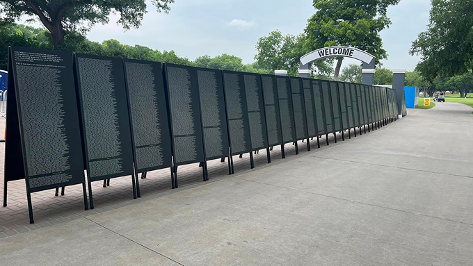 Traveling wall honors those killed in Vietnam