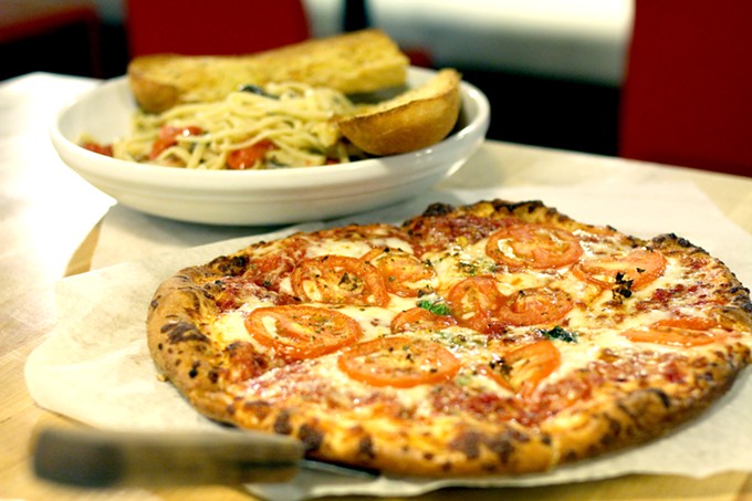 Fresco’s has a bunch of different pizza and pasta options to try.