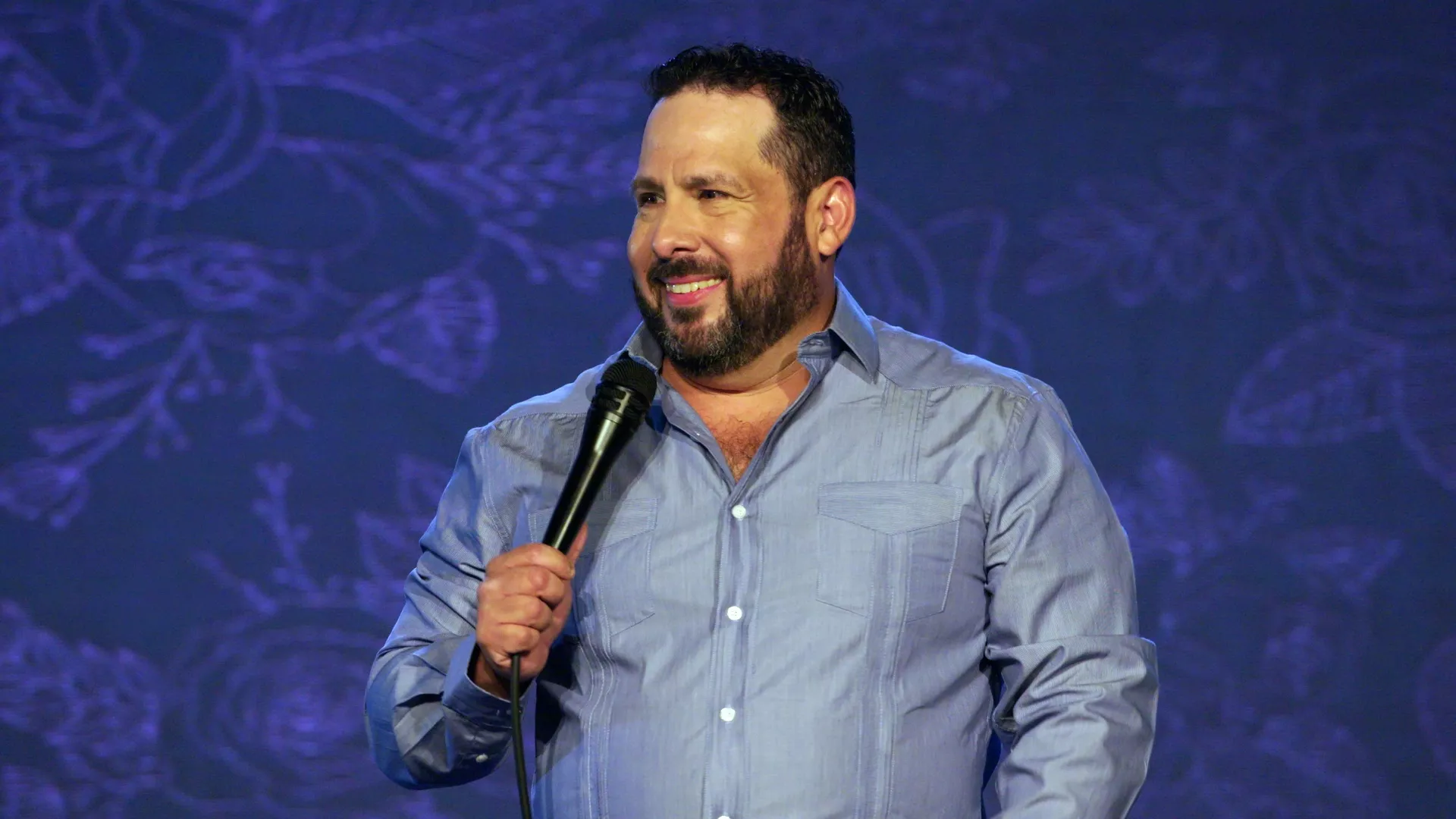 Steve Treviño saves the day as ‘America’s Favorite Husband’ Arts