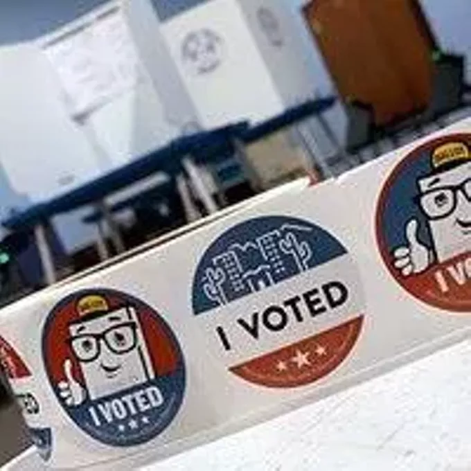 As Arizona redistricting panel mulls changes to draft maps, partisan schisms appear - Vimarsana News